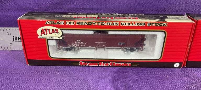 Pair of Atlas HO Ready-to-Run Rolling Stock HO Scale 70-Ton Hart Ballast Cars