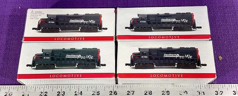 Set of 4 Southern Pacific Locomotives