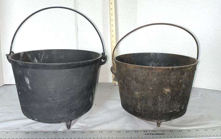 Two Cast Iron Cookware Bean Pot Kettle Cauldron 3 leg Round Bottom