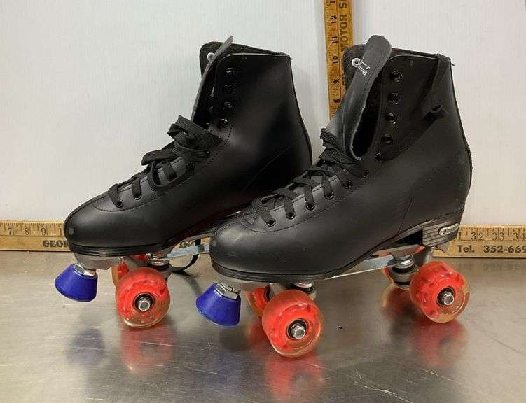 Men’s Size 10 Chicago Skates (Wheels Light Up)