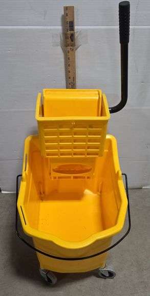 Commer I'll Mop Bucket and Wringer