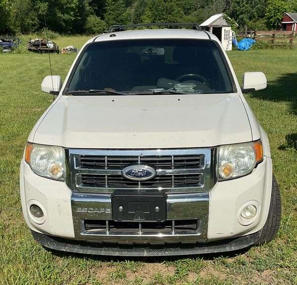 2010 Ford Escape  180,278 Miles Runs & Drives