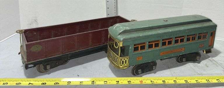 1930s Lionel Standard Gauge No. 342 Observation Car & Lionel No. 212 Cargo Car