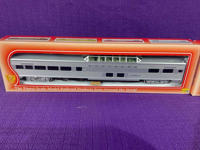 IHC HO Scale Southern Pullman Passenger Car & IHC HO Scale Atchison Topeka W/ Corrugated Sides & San