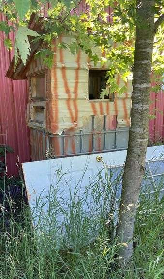 IBC Tote Hunting Shack