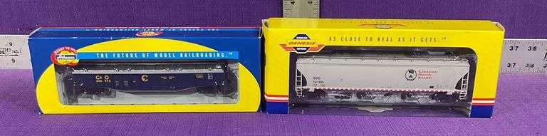 Athearn HO Scale 50' Covered Gondola Train Car Chesapeake & Ohio Railroad & Genesis HO Scale Trinity