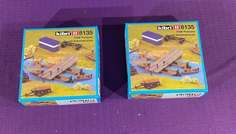 Pair of Kibri 8135 HO Scale Model Kit  of "THW Pontons mit Arbeitsbrücke”