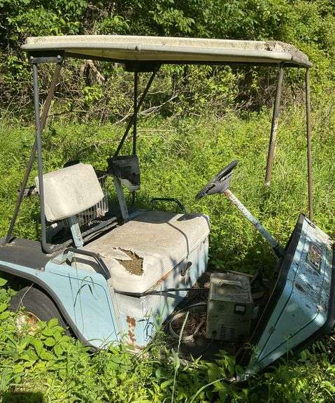 Ez-Go 3 Wheel Golf Cart & Charger Non Running