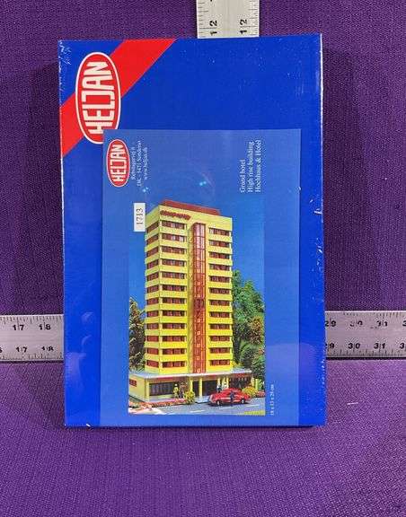Heljan 1713 HO Scale Grand Hotel Building Kit