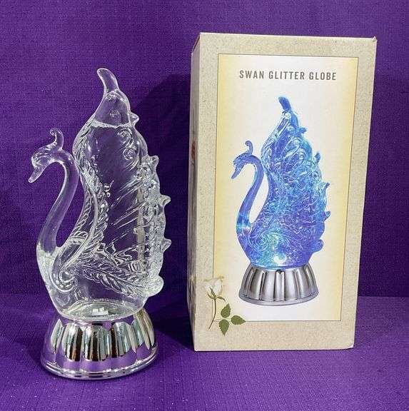 11” Cracker Barrel Swan Glitter Globe