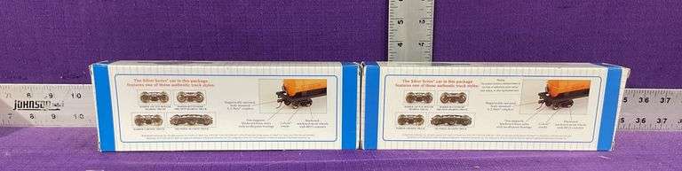 Bachmann HO Scale Great Northern 4-Bay Cylindrical Grain Hopper & Bachmann HO Scale Canadian Pacific