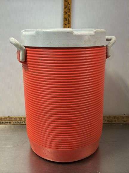 Rubbermaid Water Dispenser