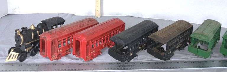 1960s Cast Iron Steam Locomotive with Moving Wheels, Washington #44 Cast Iron Passenger Model Train 
