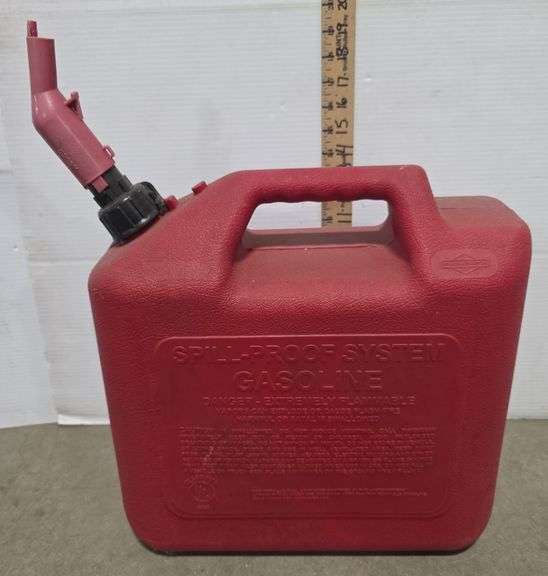 Gas Can, Assorted Sprinker Heads, Razor Dog Lead