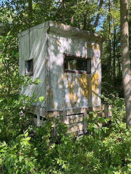 5'x5' Hunting Shack Mounted to Trailer Buyer Responsible for Removal