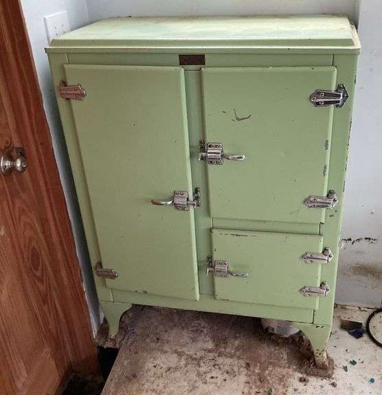 Vintage Snowflake Ice Box 43”x32”x16”