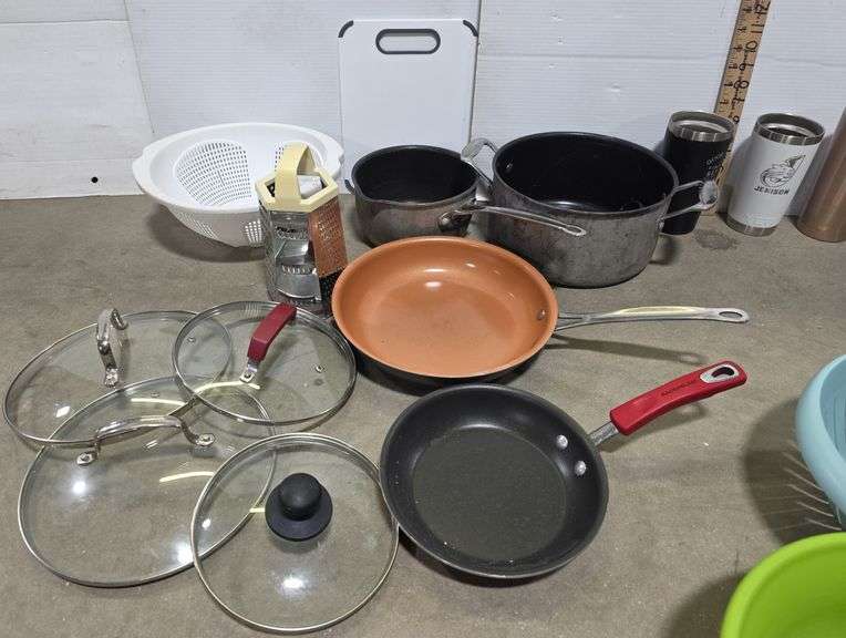 Assorted Plastic Wear, Strainer, Bowls, Pans, Pots, Lids