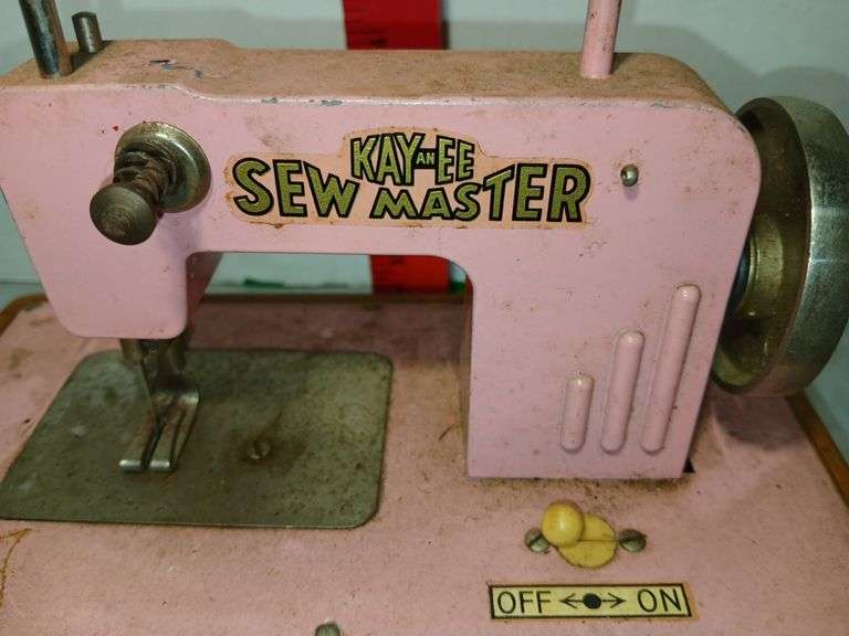 1940's Battery Operated Kayanee Sew Master Sewing Machine made in Germany (untested)