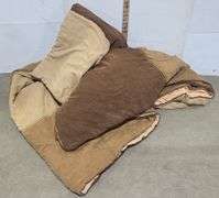 Assorted Comfoters and Pillow Cases