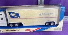 Road Rigz 1:32 Scale Die Cast USPS Peterbilt Tractor & Trailer
