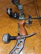 Matthews Solo Cam Right Hand Compound Bow w/ Quivers & Arrows + Case