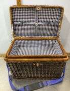 Picnic Basket with Inflatable Serving Bar & 4 Metal Plates