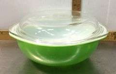 PYREX Green Casserole Dish With Lid