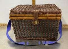 Picnic Basket with Inflatable Serving Bar & 4 Metal Plates
