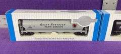 Bachmann HO Scale Great Northern 4-Bay Cylindrical Grain Hopper & Bachmann HO Scale Canadian Pacific