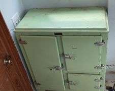 Vintage Snowflake Ice Box 43”x32”x16”
