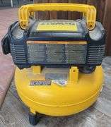 Dewalt Compressor(Powers On)
