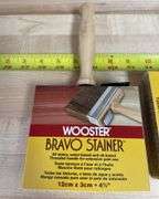 Wooster  Bravo Stainer Brush(New)