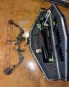 Matthews Solo Cam Right Hand Compound Bow w/ Quivers & Arrows + Case