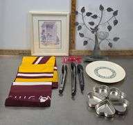 Central Banner, Picture, Metal Tree, Tongs