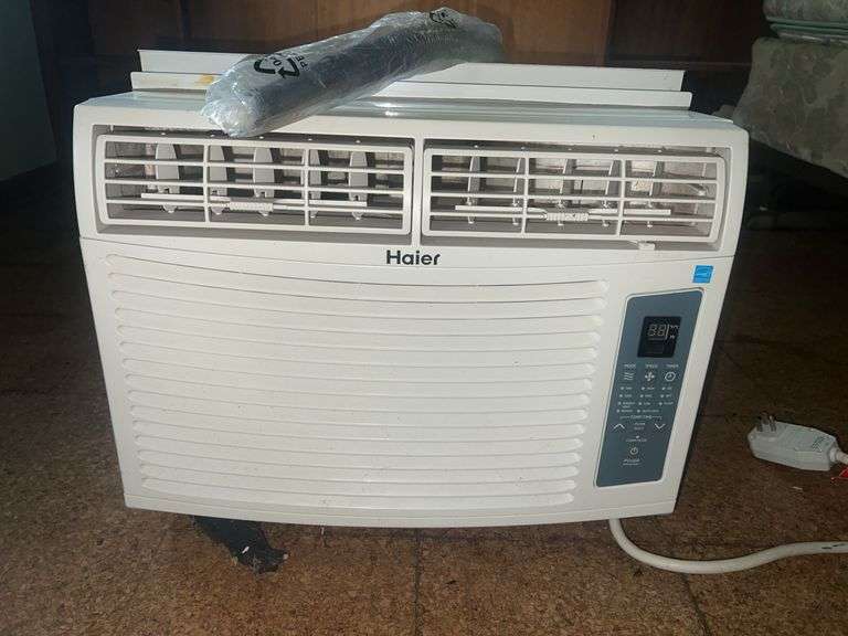 Haier Window 10,000 BTU Air Conditioner- Has Power
