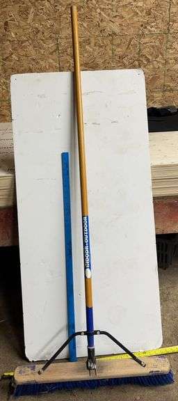 Indoor/Outdoor Push Broom