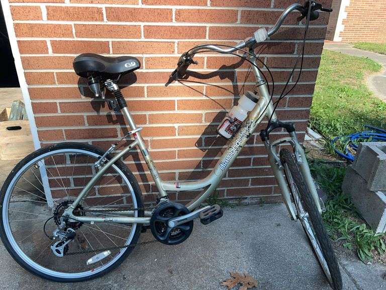 26” DiamondBack Sr Suntour NEX4100 Bicycle