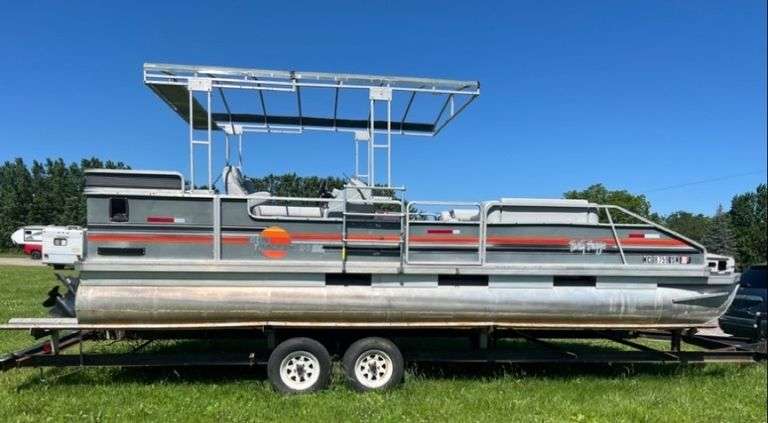 1988 Bass Tracker Sun Tracker Party Barge 24' Pntoon