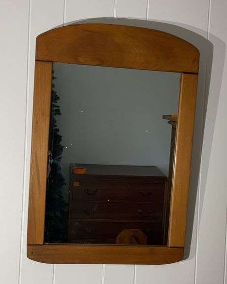 Wood Framed Wall Mirror 28.5”Tx19.5”W