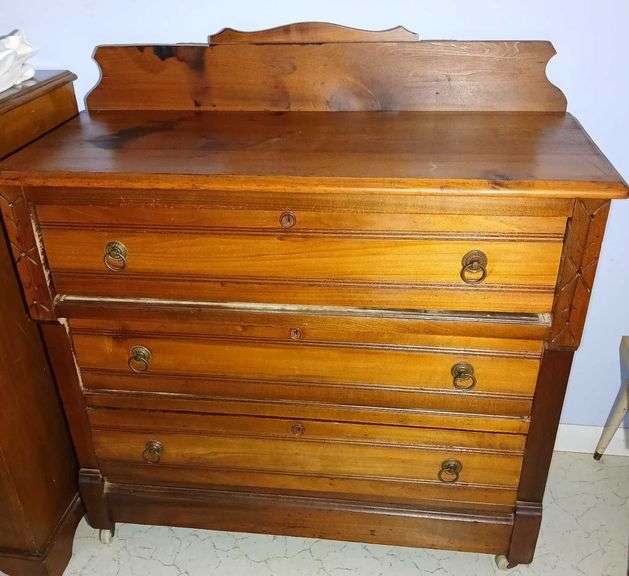 Antique Three Drawer Dresser on Wheels 40"T×40"W×17"D
