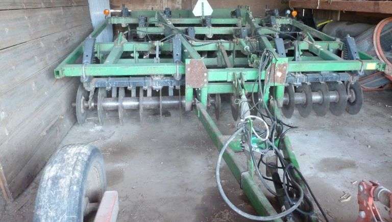 John Deere 714 - 7 Shank Chisel Plow with Hydraulic Disc & Remlinger Leveler