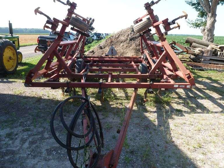 Case IH 4600 24’ Viber shank Field Cultivator 6 Wheel with Remlinger 3 Bar Spike & Basket Roller