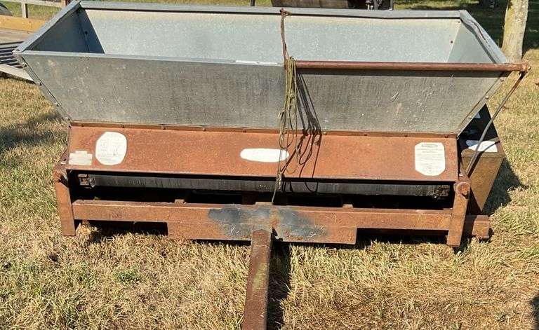 Mete R Matic Tow Behind Ground Driven Top Dresser