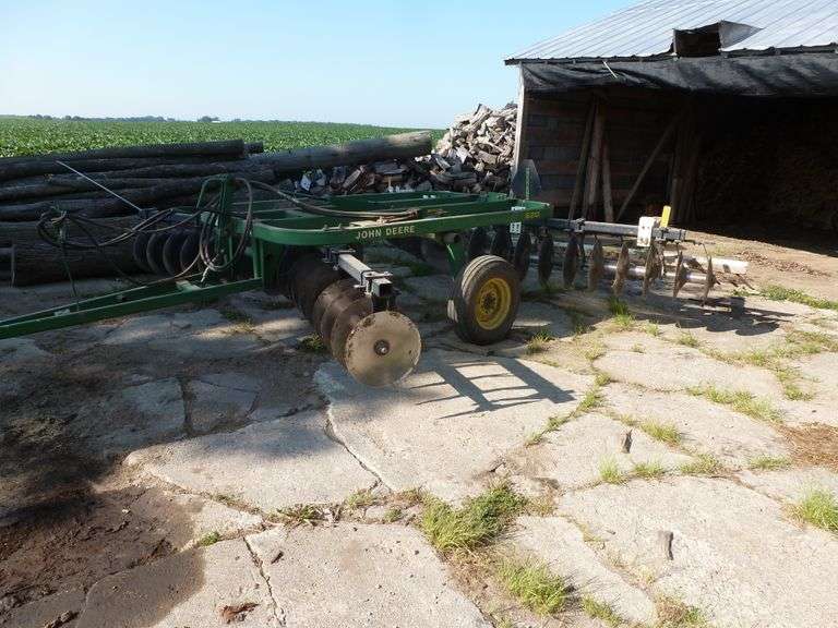 John Deere 15’ Disc with Buster Bar Leveler
