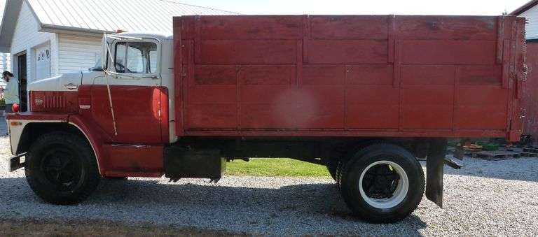 Dodge 600 Stright Truck