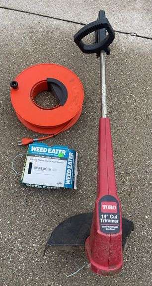 Toro 14” Trimmer- has power, Extra Line & Extension Cord on Wheel
