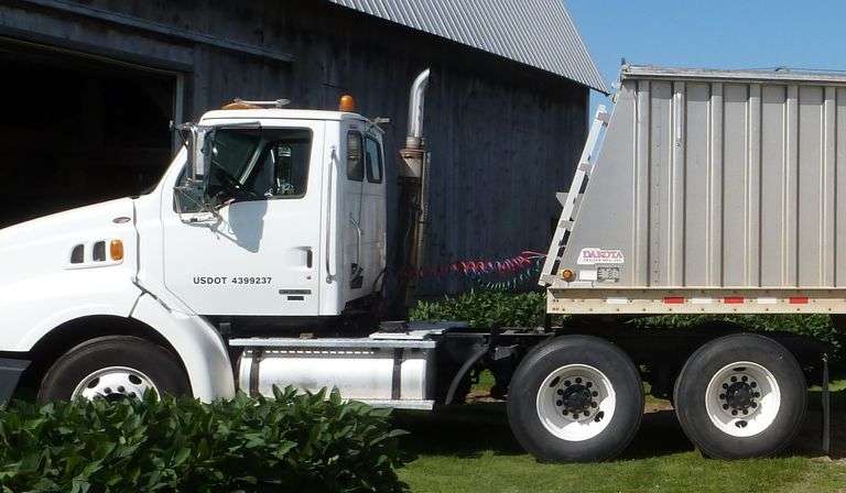 2004 Sterling Semi Tractor (Southern Truck) miles- 297 thousand