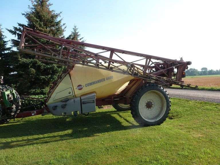 1200-Gal Hardi Commander 4400 Sprayer 84’ Booms w/ Hydraulic Tracking