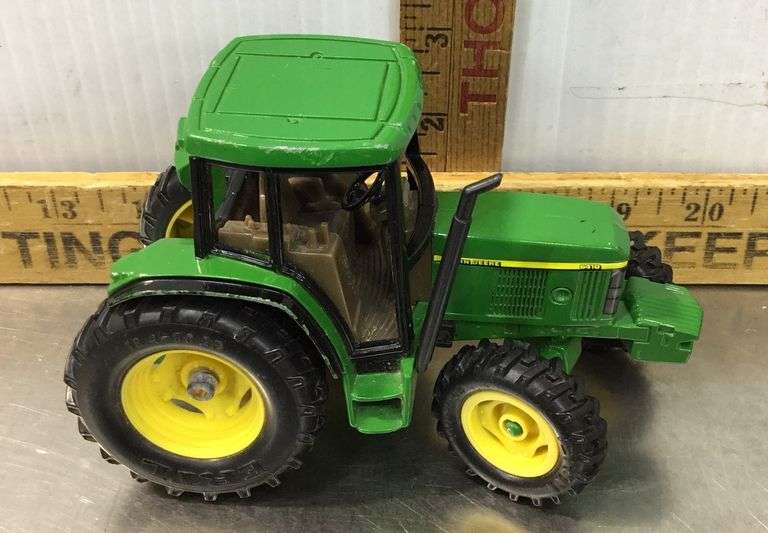 ERTL John Deere Tractor