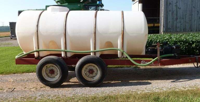 1000 Gan Water tank on tandem axel trailer